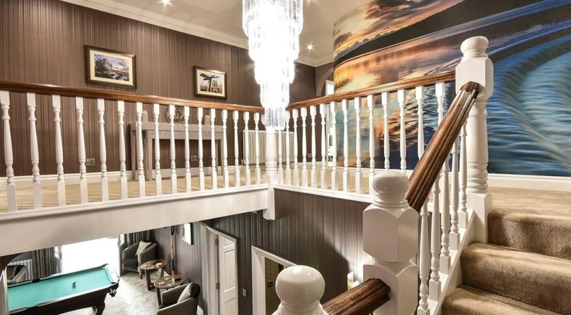 Photo of 6 Bed in Norwood