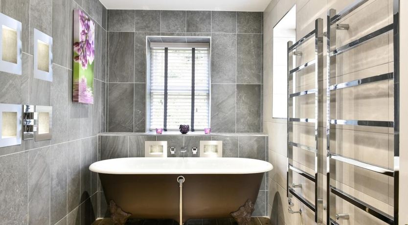 Photo of 6 Bed in Norwood