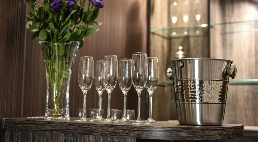 Photo of 6 Bed in Norwood