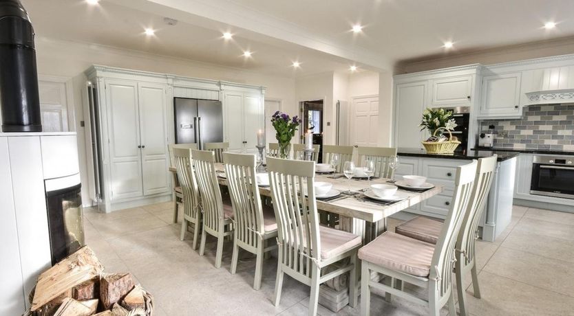 Photo of 6 Bed in Norwood