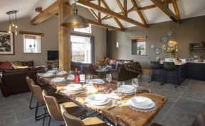 Photo of 5 Bed in Marwood