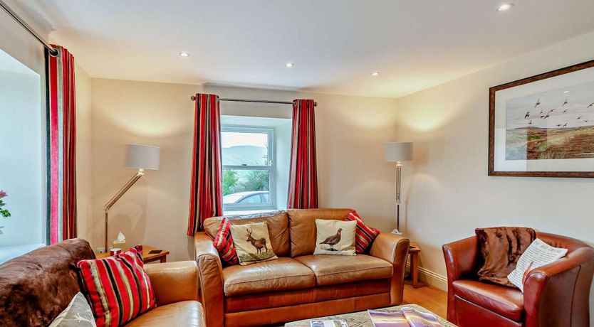 Photo of 4 Bed in Low Row