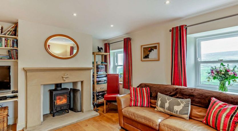 Photo of 4 Bed in Low Row