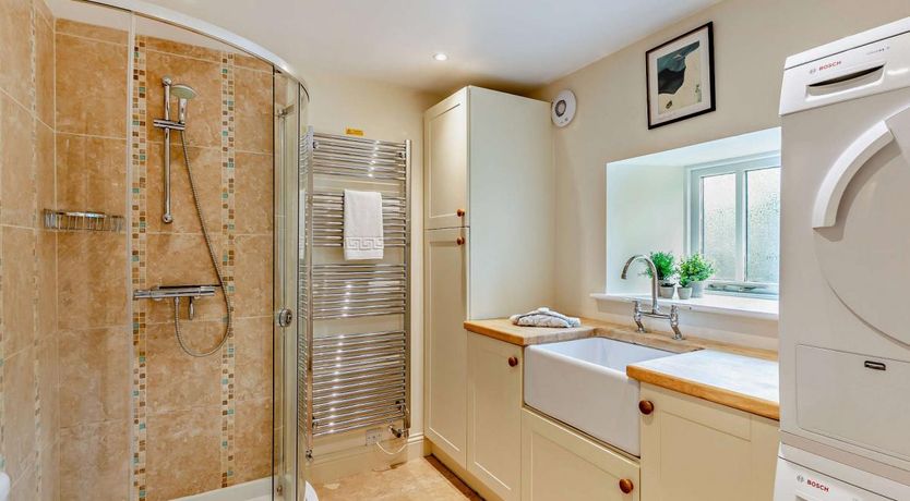 Photo of 4 Bed in Low Row