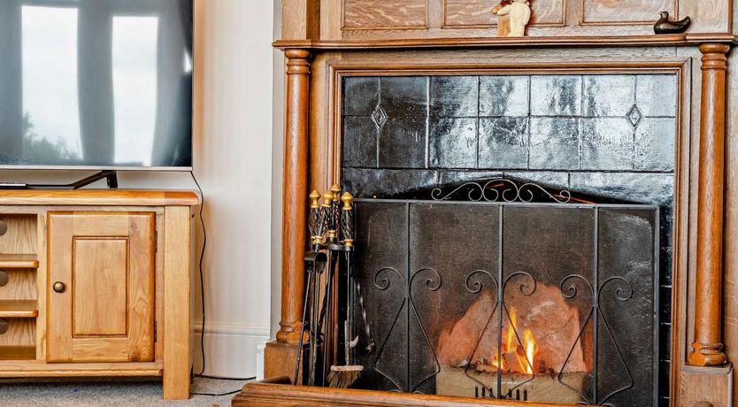 Photo of 6 Bed in Llwyncelyn