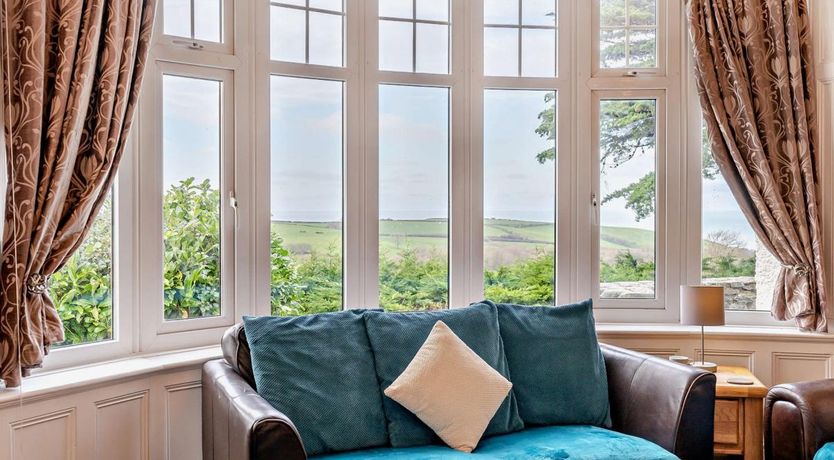 Photo of 6 Bed in Llwyncelyn