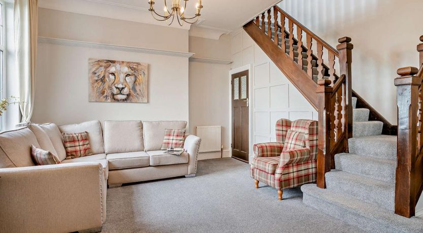 Photo of 6 Bed in Llwyncelyn