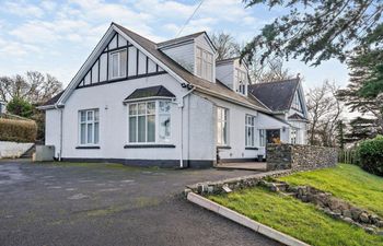 6 Bed in Llwyncelyn Holiday Cottage