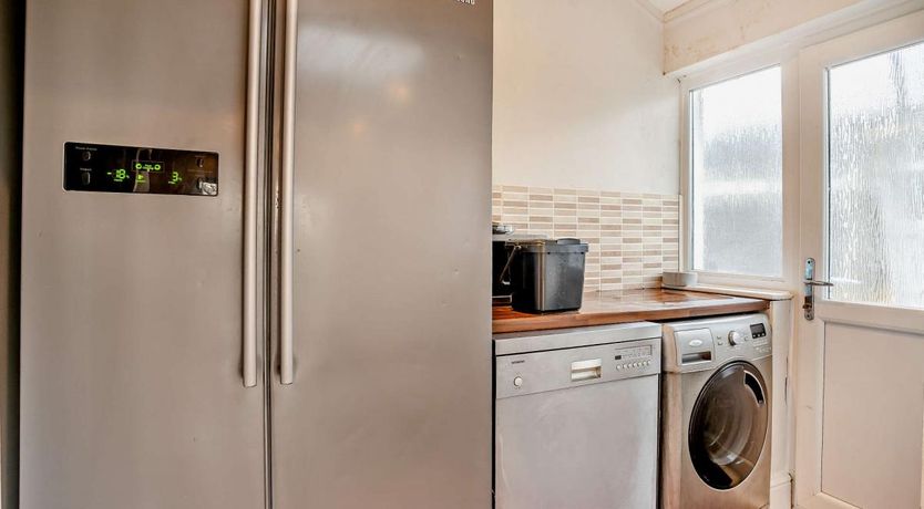 Photo of 6 Bed in Llwyncelyn