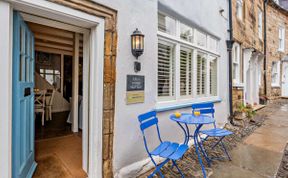 Photo of in Robin Hoods Bay (G0087)