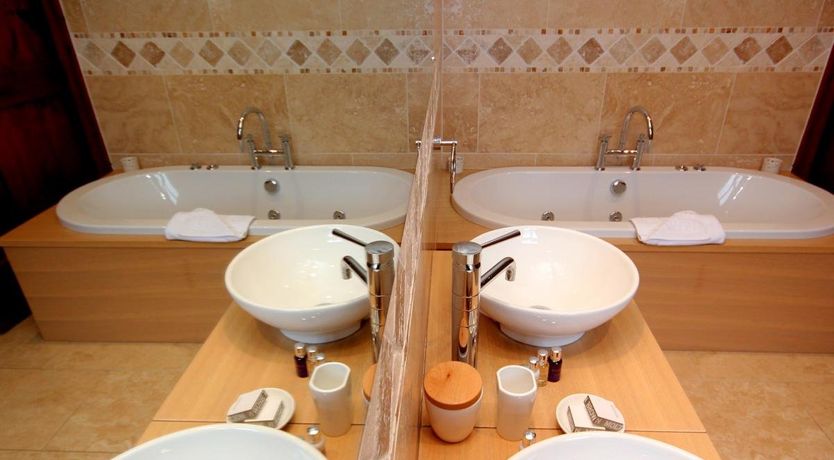 Photo of 4 Bed in Slingsby