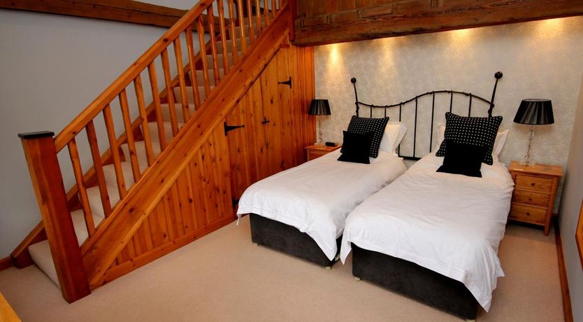 Photo of 4 Bed in Slingsby