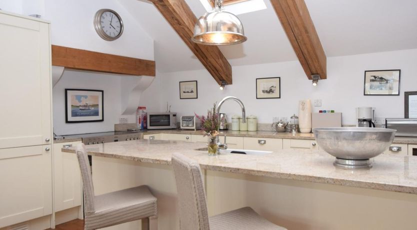 Photo of 5 Bed in Colintraive