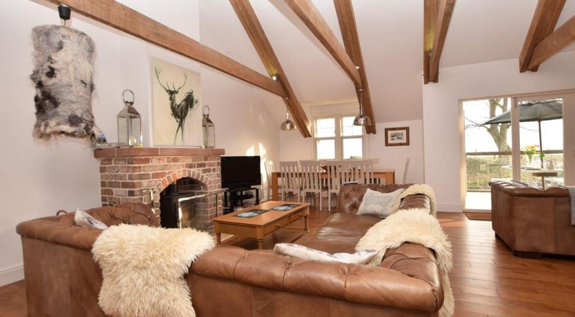 Photo of 5 Bed in Colintraive