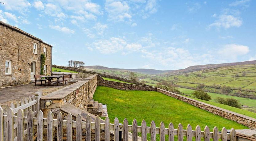 Photo of 4 Bed in Low Row