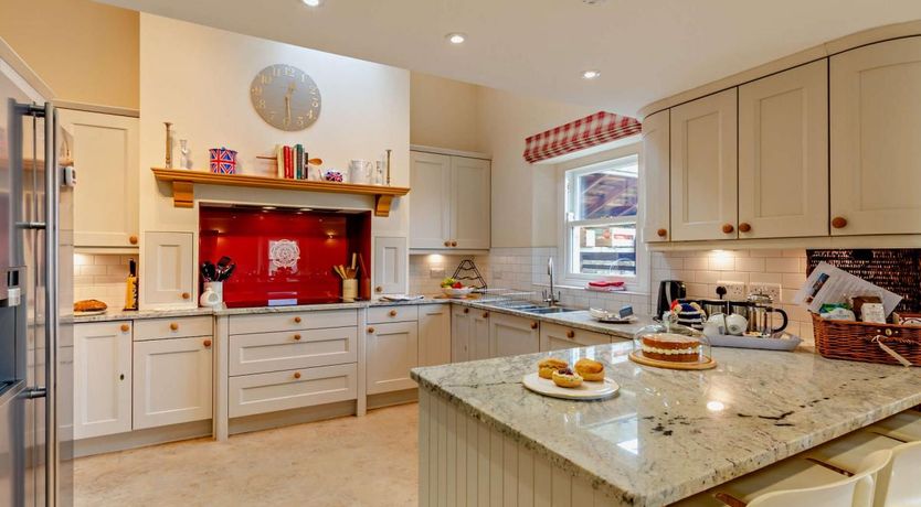 Photo of 4 Bed in Low Row