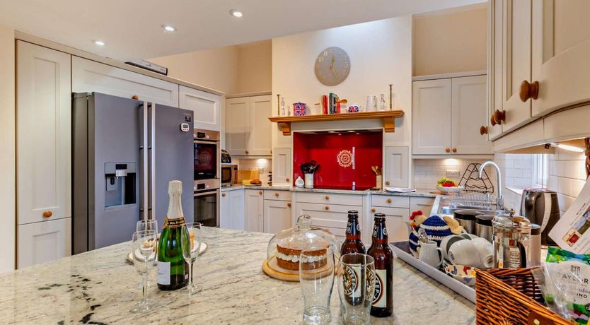 Photo of 4 Bed in Low Row