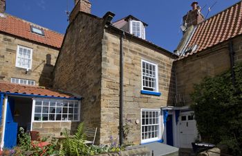 2 Bed in Robin Hood's Bay Holiday Cottage