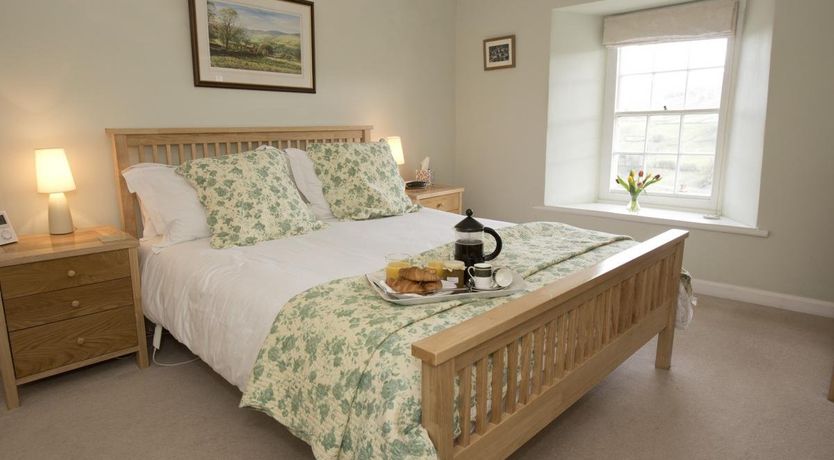 Photo of 3 Bed in Low Row