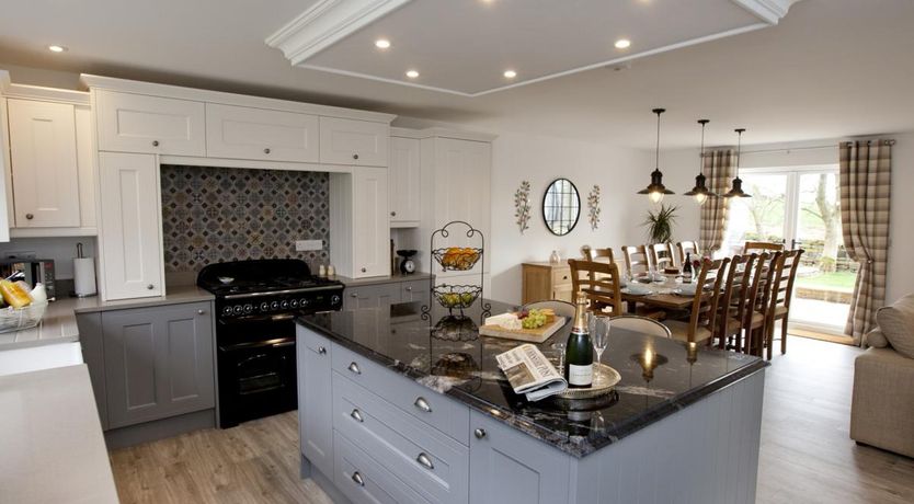 Photo of 4 Bed in Rosedale East