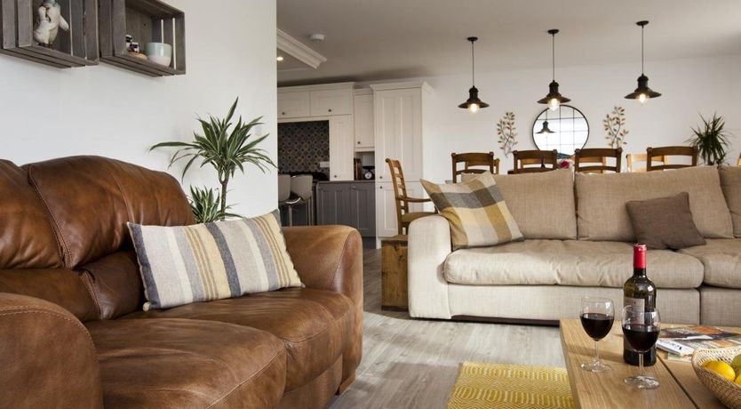 Photo of 4 Bed in Rosedale East