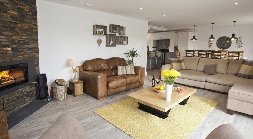 Photo of 4 Bed in Rosedale East