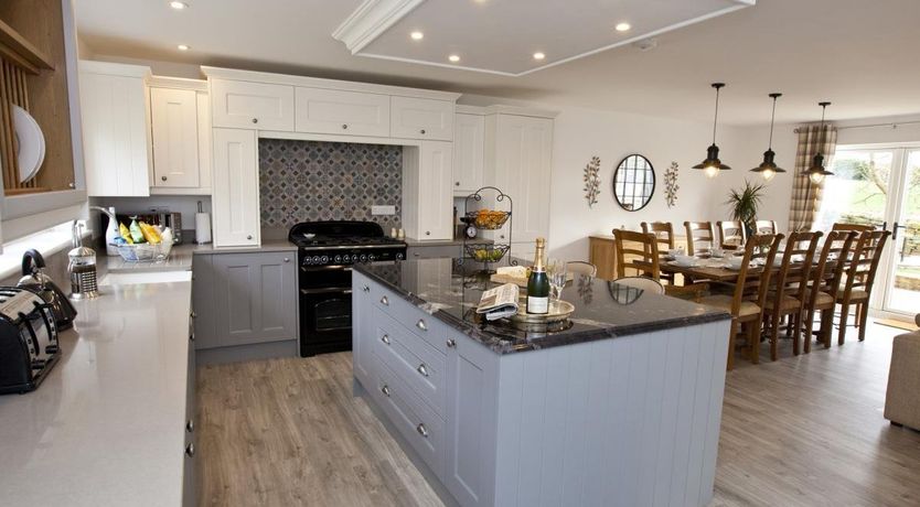 Photo of 4 Bed in Rosedale East