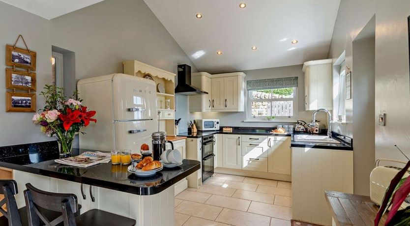 Photo of 2 Bed in Glasshouses