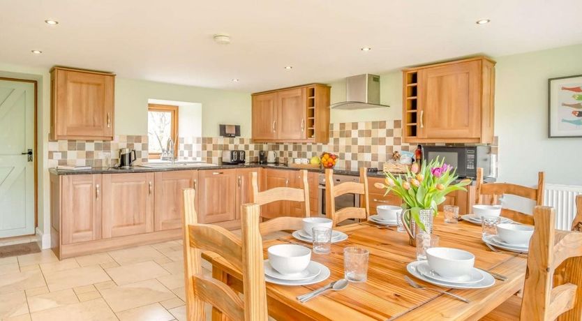 Photo of 3 Bed in Shorwell