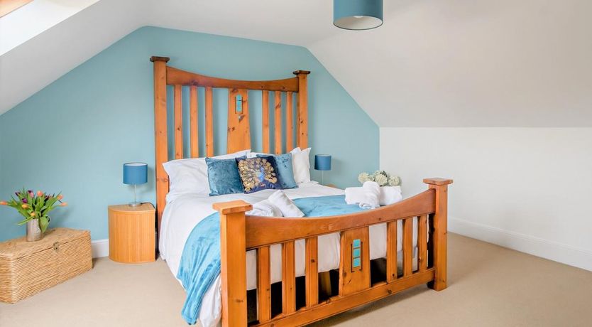 Photo of 3 Bed in Shorwell