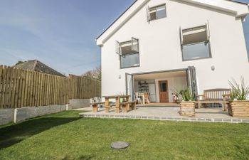 The Beach Halt Holiday Cottage