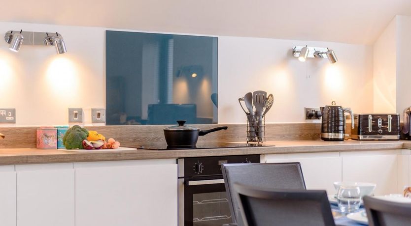 Photo of 4 Bed in Northam