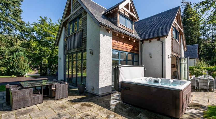 Photo of 5 Bed in Bridge of Cally