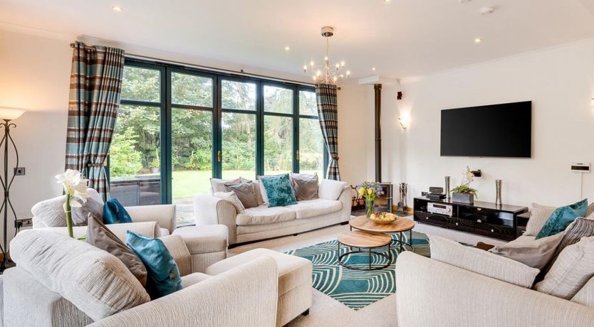 Photo of 5 Bed in Bridge of Cally