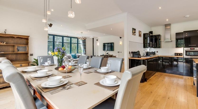 Photo of 5 Bed in Bridge of Cally