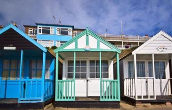 Holeystone Beach Hut Holiday Cottage