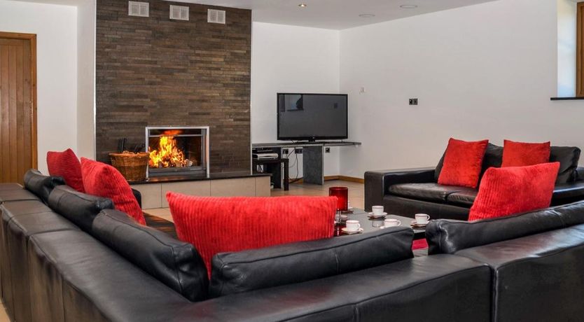 Photo of 5 Bed in South Tawton