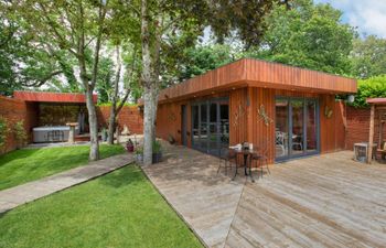 in Lymington  (74314) Holiday Cottage