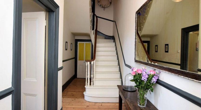 Photo of 5 Bed in St Leonards on Sea