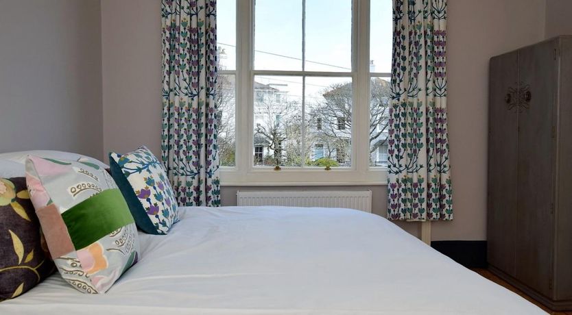 Photo of 5 Bed in St Leonards on Sea