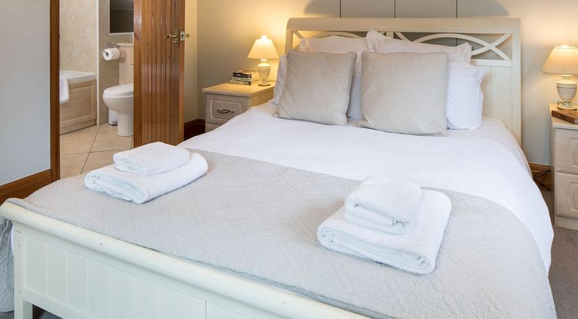 Photo of Lakeside Cottage