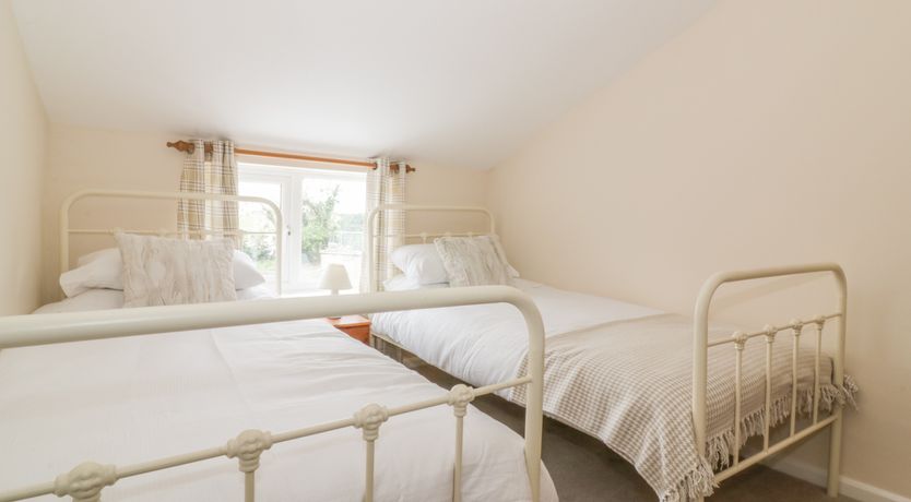 Photo of 2 Hillside Cottages