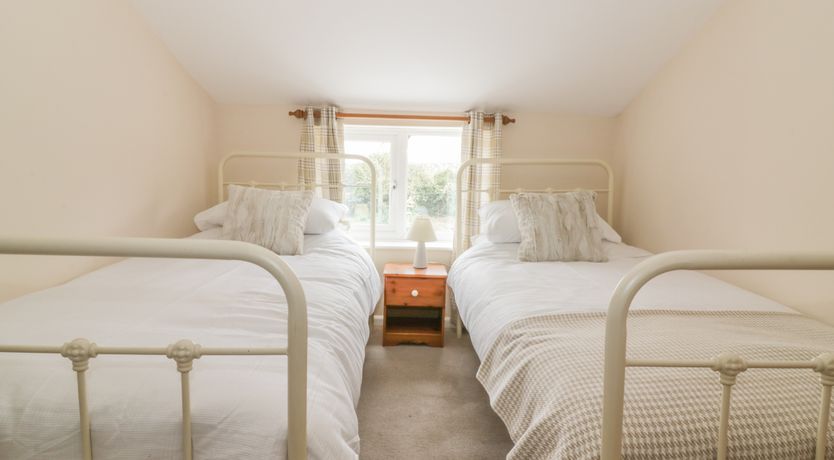 Photo of 2 Hillside Cottages