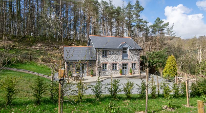 Photo of Wisteria Cottage - Bwthyn yr Ardd