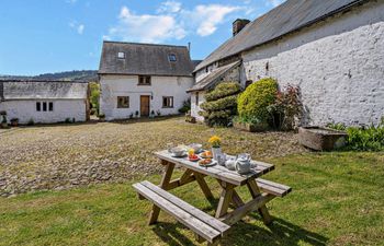 2 Bed in Pontypool Holiday Cottage