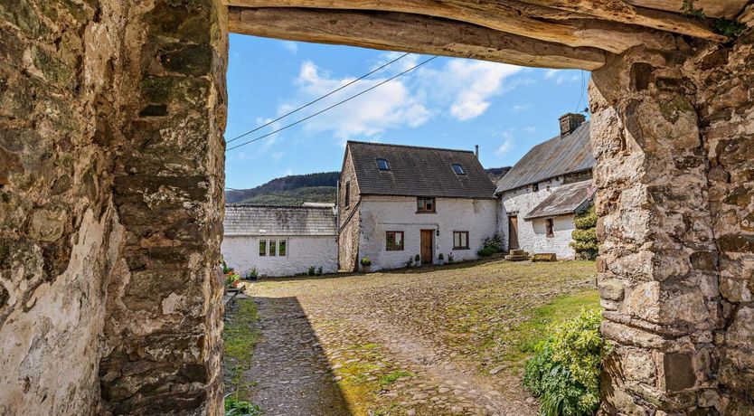 Photo of 2 Bed in Pontypool