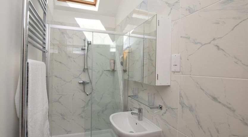 Photo of 3 Bed in Cressbrook