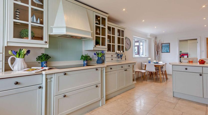 Photo of 5 Bed in Bexhill-on-Sea