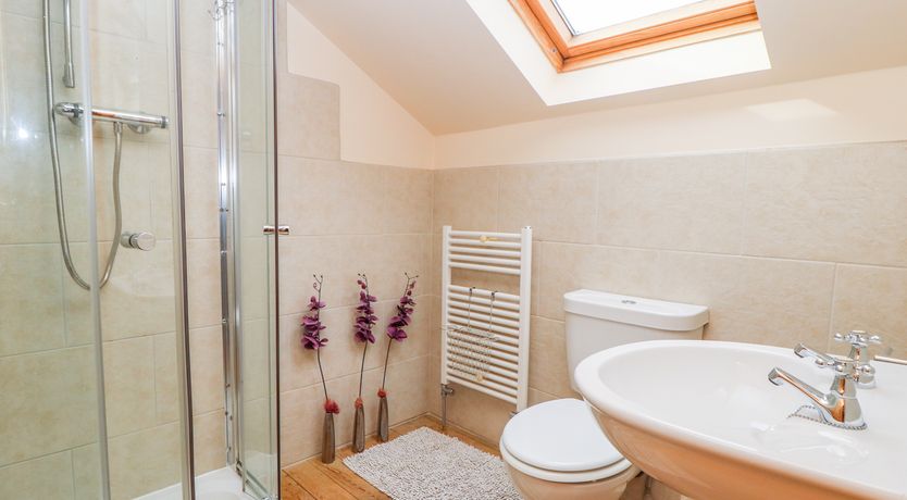 Photo of Middle Barn