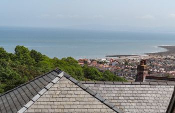 Bryn Tirion - Penrhynside Holiday Cottage